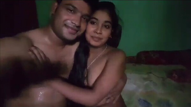 Horny Babe Giving BJ And Boobs Sucking By Lover desi-52